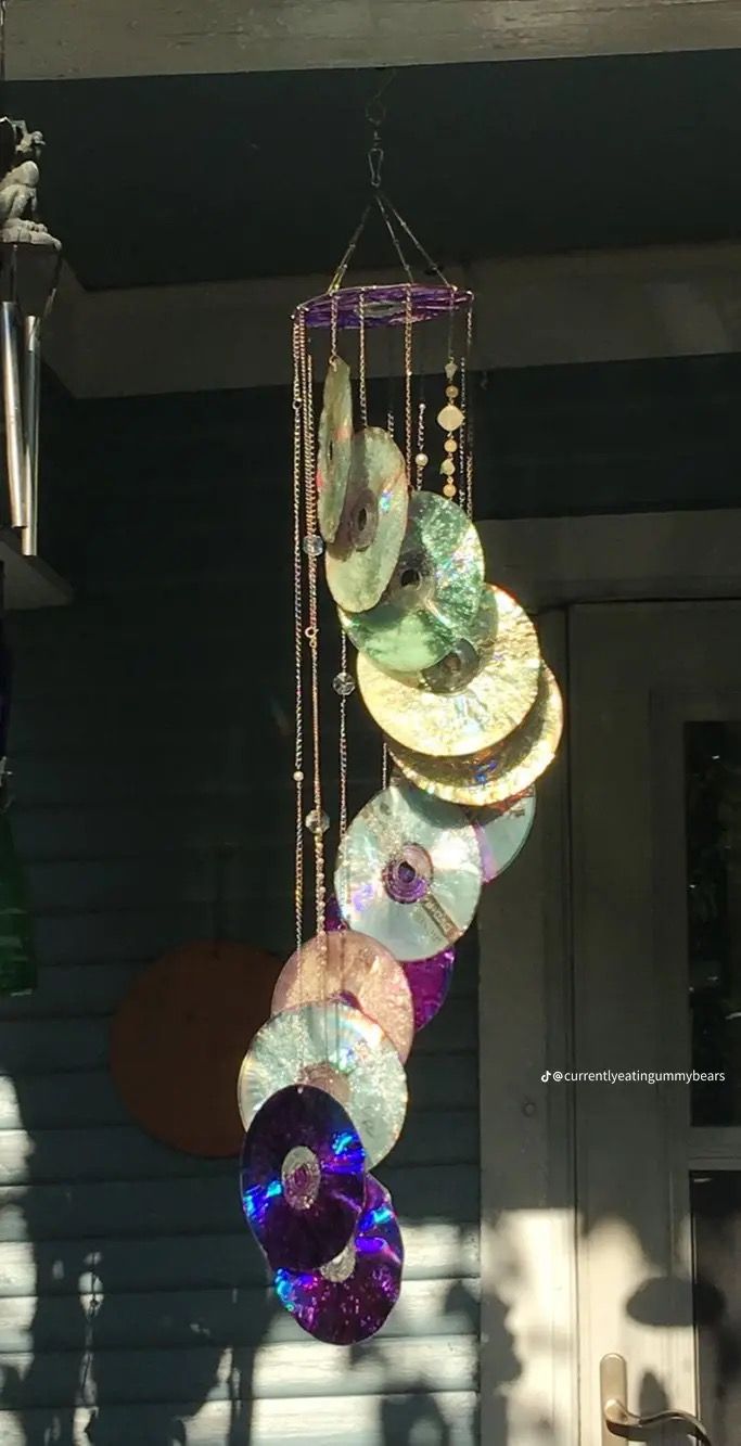 CDs recyclés en carillon iridescent